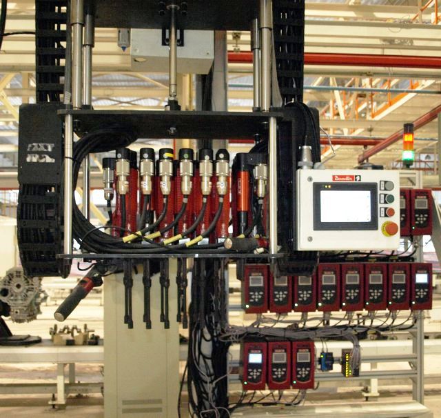 Przemysłowe klucze elektryczne w nowoczesnym zakładzie produkcyjnym